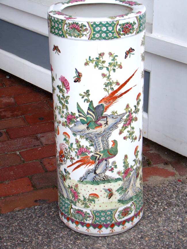 An extremely attractive and rare Chinese porcelain exotic birds and butterfles motif umbrella stand, 20th century
